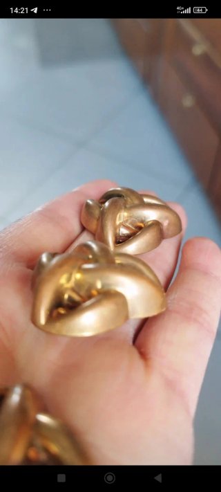 3 Bottoni grandi ,dorati nodo celtico 3,3 cm