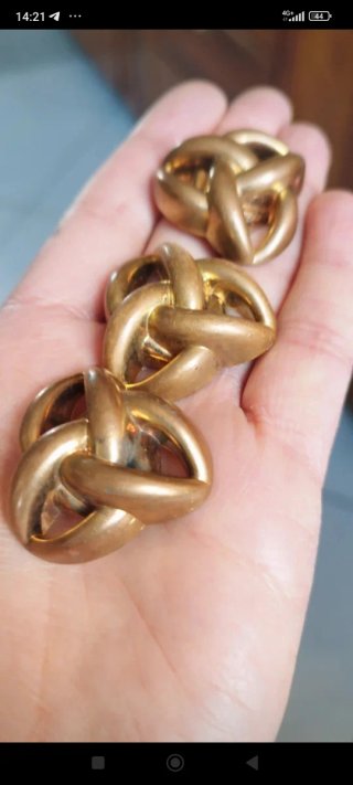 3 Bottoni grandi ,dorati nodo celtico 3,3 cm
