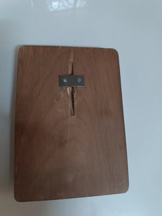 Placa con escudo y corona