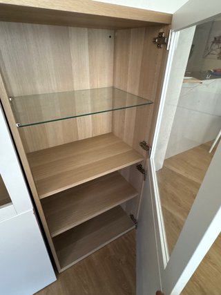 Vitrina modular Ikea Besta.