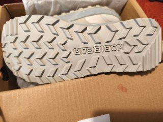 Zapatillas , anchas, muy cómodas,sin estrenar