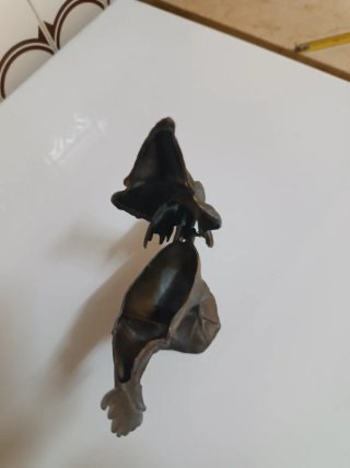 Gallo de latón decorativo