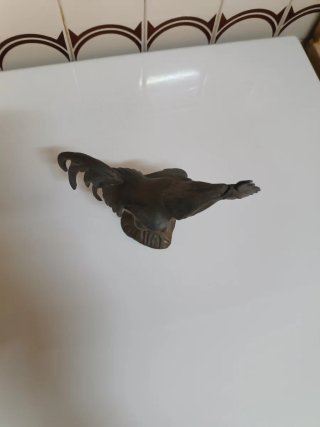 Gallo de latón decorativo