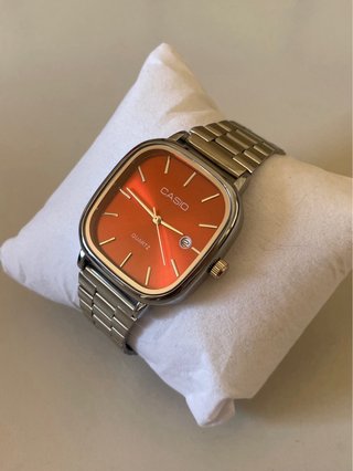 Reloj Casio Vintage Plateado y Rojo