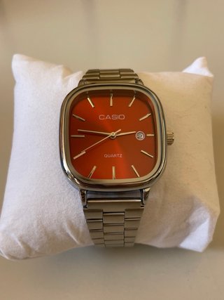 Reloj Casio Vintage Plateado y Rojo