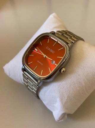 Reloj Casio Vintage Plateado y Rojo