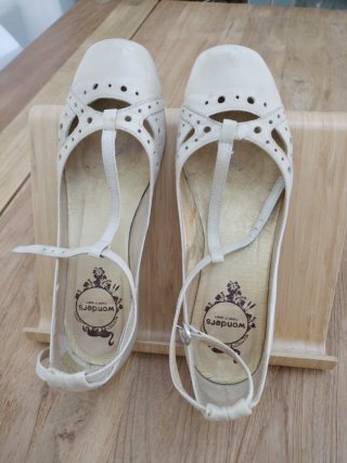 Zapatos Wonders beige mujer vintage. De piel.