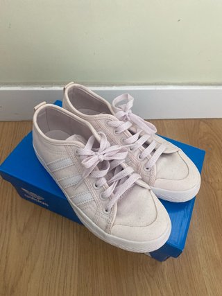 Zapatillas Adidas rosas y blancas