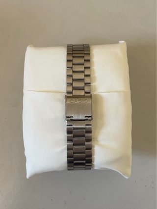 Reloj Casio Vintage Plateado y Azul Marino