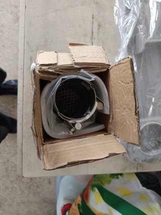 Cola de escape con rejilla hexagonal