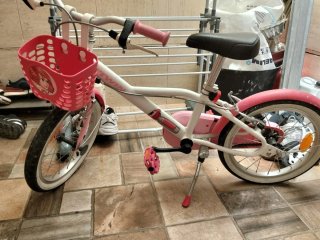 Bicicletas niña nueva y dos bicicleta de niño 8_15