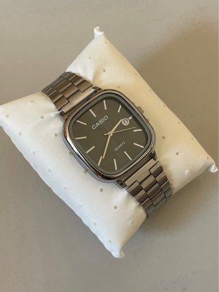 Reloj Casio Vintage Plateado Con Dial Negro