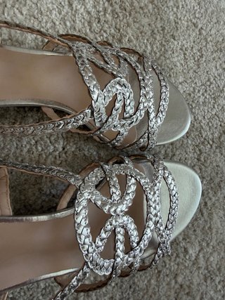 Sandalias plateadas con pedrería