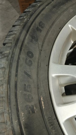 Llantas y neumáticos Mitsubishi Montero V80