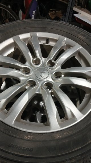 Llantas y neumáticos Mitsubishi Montero V80