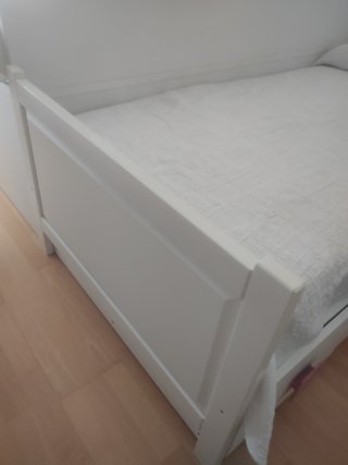 Cama Hemnes Ikea para colchón de 90x200.