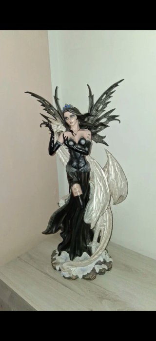 Statua Fata LES Alpes con Drago