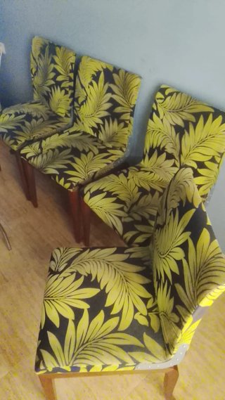 Sillas de madera con tapizado floral