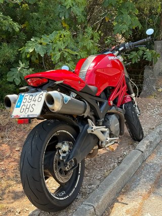 Ducati Monster 696 Roja