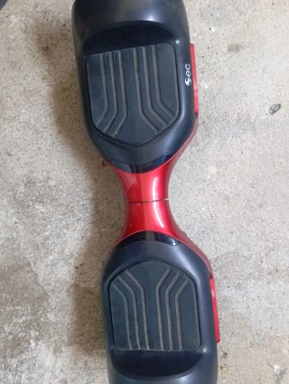 Hoverboard rojo con cargador