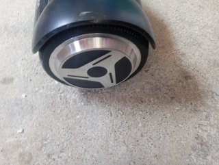 Hoverboard rojo con cargador