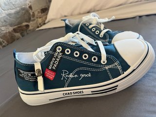 Zapatillas azules tipo Converse