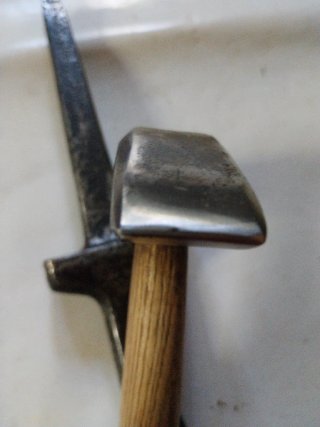 MARTILLO Y YUNQUE PARA GUADAÑA.