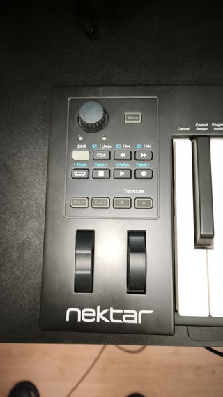 Controlador MIDI Nektar Impact GX61