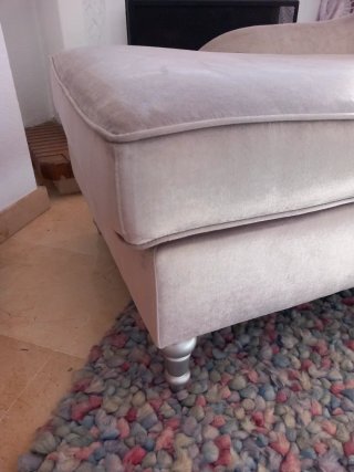 Chaiselongue terciopelo beige y morado