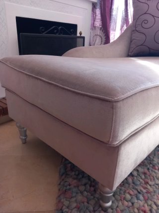Chaiselongue terciopelo beige y morado