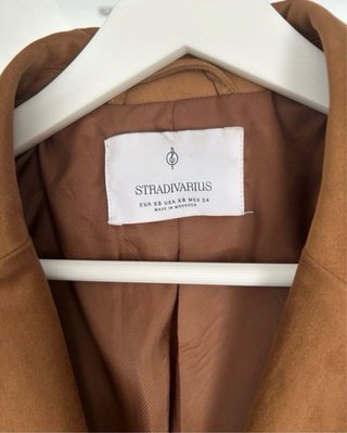 Americana ante Stradivarius marrón