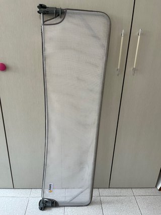 Barandilla Cama Safety 1st, muy pequeño descosido.