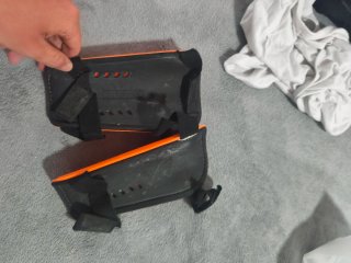 Guantes de portero y espinilleras naranja