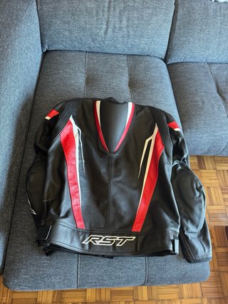 Traje de moto RST cuero negro y rojo