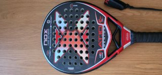 Pala pádel Nox AT10 18K 2023