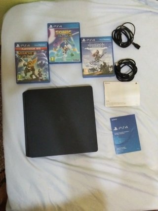 PS4 Slim + 3 Juegos