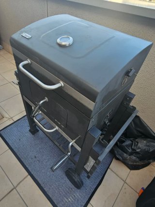 Barbacoa de carbón negra
