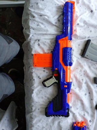 Lote 7 Pistolas Nerf + cargador extra