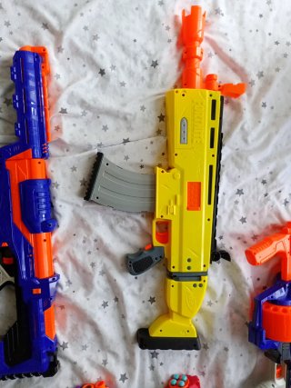 Lote 7 Pistolas Nerf + cargador extra