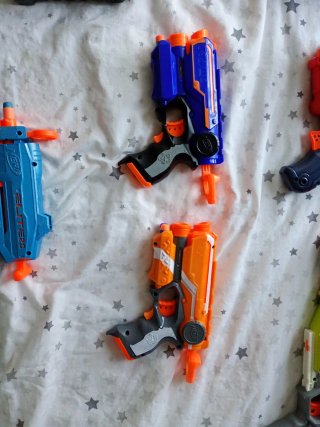 Lote 7 Pistolas Nerf + cargador extra