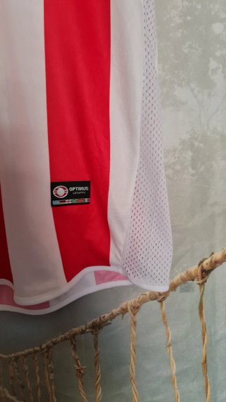 Camiseta deportiva Optimus roja y blanca
