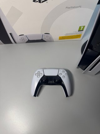 Consola PS5 Estándar blanca con lector.