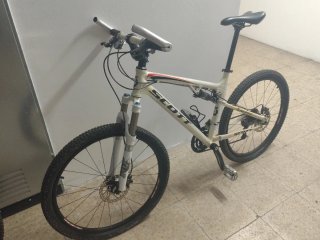 Bici Doble Suspensión y Frenos Disco.