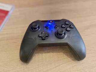 Nintendo Switch V2 + mando + juego