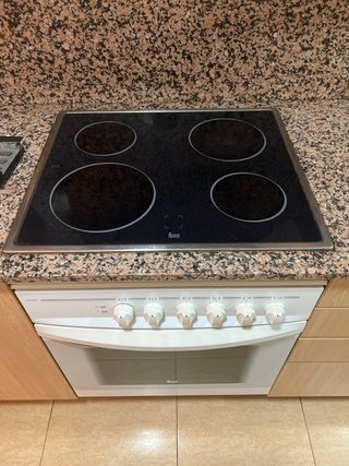 Horno Teka blanco con vitroceramica de 60cm