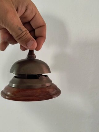 Campana de mesa de bronce vintage