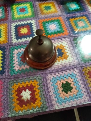 Campana de mesa de bronce vintage