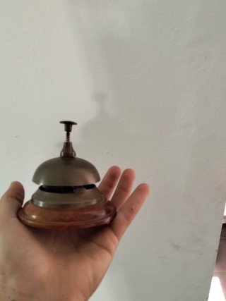Campana de mesa de bronce vintage