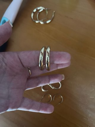 Conjunto de aros dorados