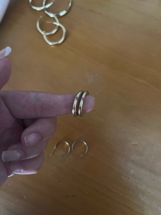 Conjunto de aros dorados